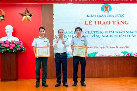 Kiểm toán nhà nước khu vực VIII: Trao tặng Bằng khen, Kỷ niệm chương “Vì sự nghiệp Kiểm toán nhà nước”