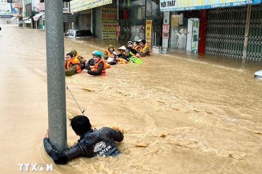 Hỗ trợ khẩn cấp 700 tỷ đồng cho 4 tỉnh khắc phục thiệt hại mưa lũ