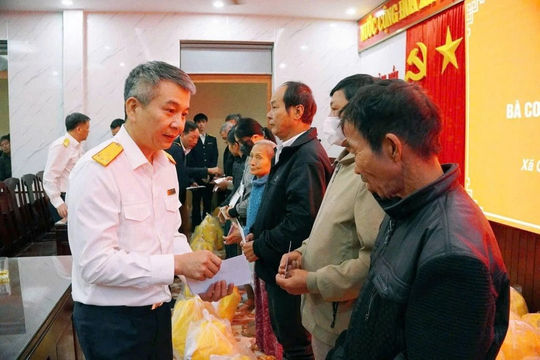 Cục Thuế hỗ trợ người dân Thành phố Huế sau lũ lụt