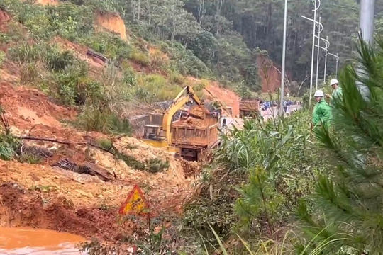 Hàng chục tuyến đường vẫn chia cắt, ngành xây dựng nỗ lực thông tuyến