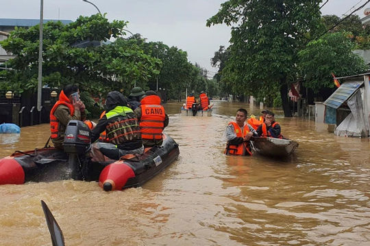 Khẩn trương giải quyết chi trả bảo hiểm cho người dân, doanh nghiệp chịu ảnh hưởng bởi lũ lụt