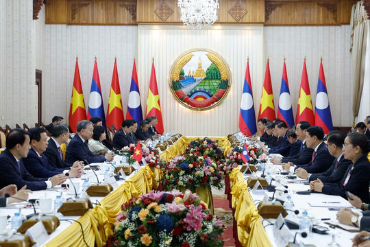 Tổng Bí thư Tô Lâm hội kiến Thủ tướng Lào Sonexay Siphandone