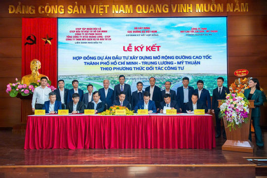Ký kết hợp đồng thực hiện Dự án đầu tư xây dựng mở rộng cao tốc TP Hồ Chí Minh - Trung Lương - Mỹ Thuận 