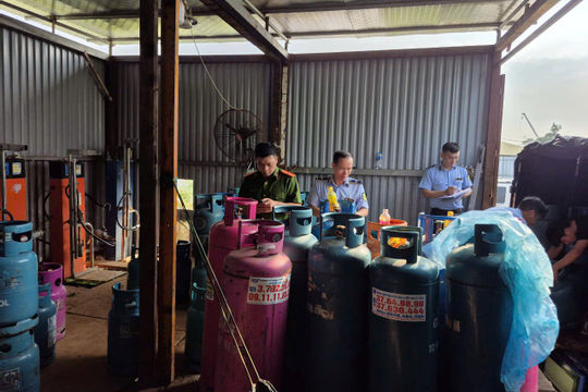 Tăng kỷ luật công vụ, nâng hiệu quả kiểm soát hàng giả và gian lận thương mại