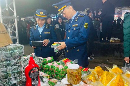 QLTT Lào Cai tổng kiểm tra “điểm nóng” hàng giả cuối năm