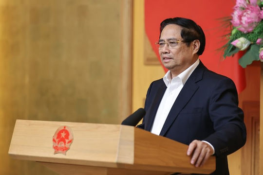 Đưa vào khai thác ít nhất 3.000 km đường bộ cao tốc và khoảng 1.700 km đường bộ ven biển