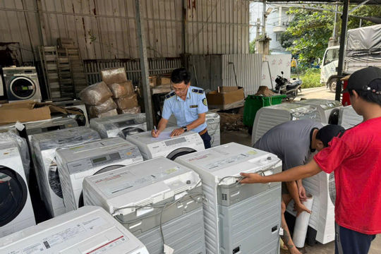 TP Hồ Chí Minh: Phát hiện kho máy giặt, điều hòa thuộc diện cấm nhập khẩu 