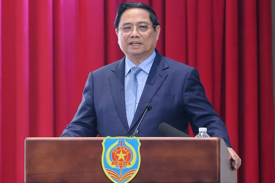 Chuyển từ "quản lý bằng pháp luật" sang "kiến tạo thể chế phát triển"