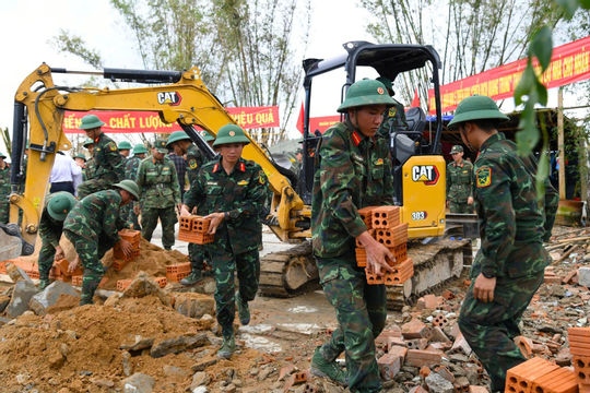 Thủ tướng yêu cầu tập trung khôi phục sản xuất kinh doanh sau bão lũ