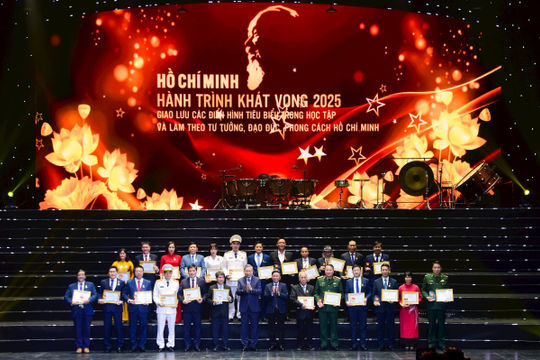 Đảng uỷ VietinBank được vinh danh tập thể điển hình tiêu biểu trong “Học tập và làm theo tư tưởng, đạo đức, phong cách Hồ Chí Minh”