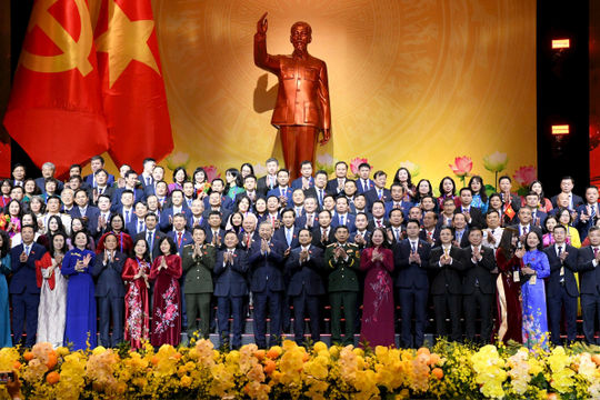 Thủ tướng: Tạo động lực mới, khí thế mới, xung lực mới” đưa đất nước phát triển giàu mạnh *