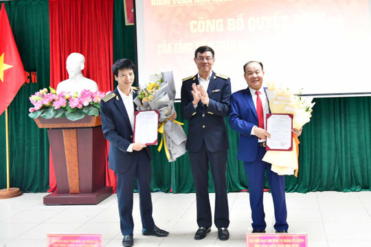 Trao Quyết định về công tác cán bộ tại Kiểm toán nhà nước khu vực VI