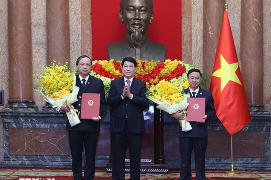 Trao quyết định bổ nhiệm hai Phó Chánh án Tòa án Nhân dân Tối cao