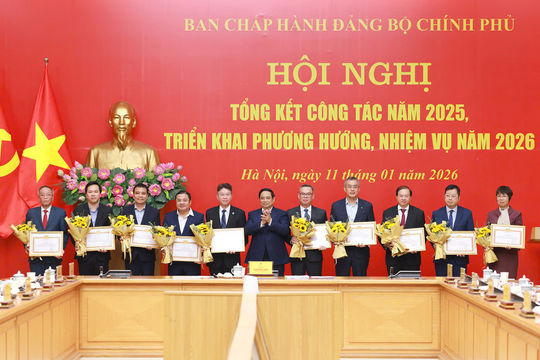 Thủ tướng Chính phủ trao Bằng khen cho đồng chí Phùng Quang Hiệp