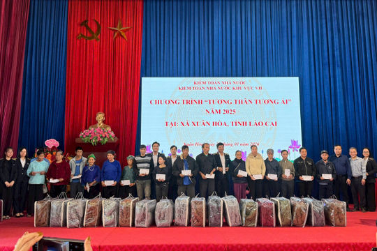 Kiểm toán nhà nước khu vực VII mang Tết sớm đến với đồng bào vùng cao