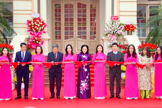 Gần 800 tư liệu quý giới thiệu hành trình lãnh đạo của Đảng qua các kỳ Đại hội