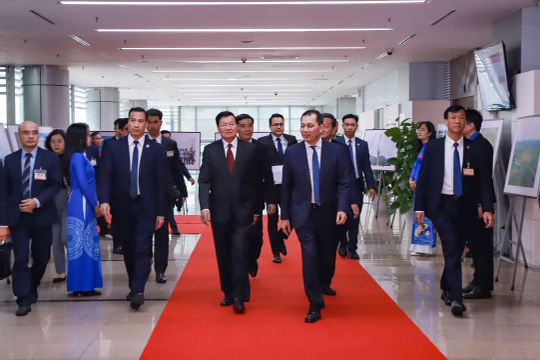 Tổng Bí thư, Chủ tịch nước CHDCND Lào thăm, làm việc tại Tập đoàn Điện lực Việt Nam