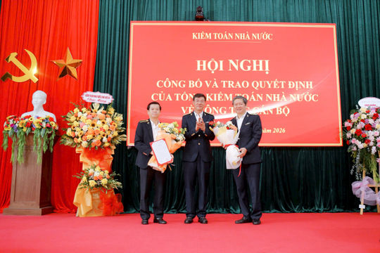 KTNN khu vực III công bố và trao Quyết định về công tác cán bộ