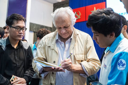 Nuôi dưỡng đam mê khoa học cho sinh viên, mở ra hợp tác lĩnh vực không gian