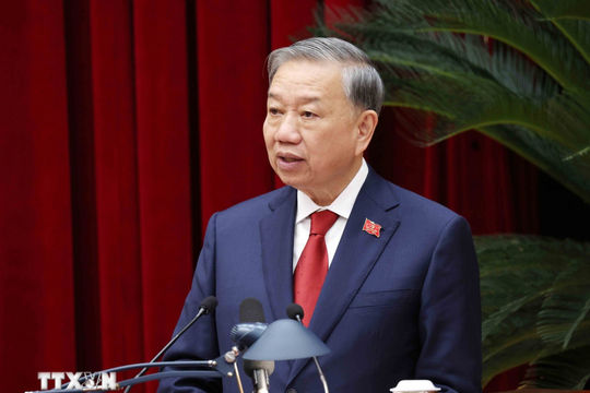 Vững bước dưới cờ Đảng