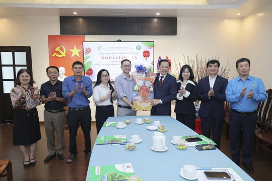 Tổng Giám đốc Vinachem Nguyễn Hữu Tú thăm, chúc Tết Công ty Phân bón và Hóa chất Cần Thơ