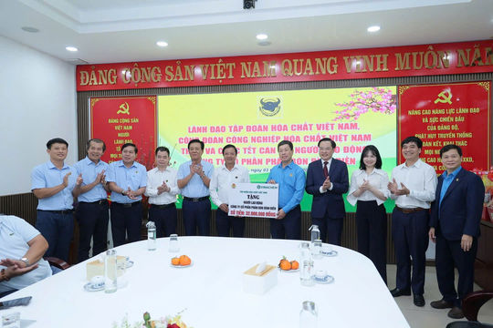 Đoàn công tác Tập đoàn Hóa chất Việt Nam thăm và chúc Tết Công ty CP Phân bón Bình Điền 