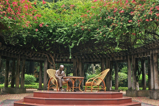 Hoa và phong cách ngoại giao Bác Hồ