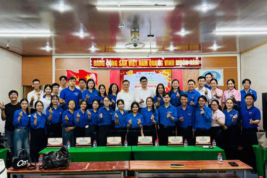 Ấm tình ngày tết - san sẻ yêu thương với bệnh nhân nghèo