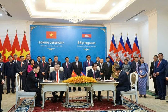 Tổng Bí thư Tô Lâm chứng kiến Lễ ký và trao các văn kiện hợp tác tại Campuchia