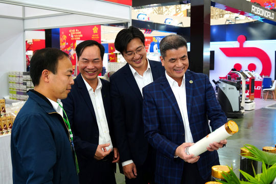 Tổng Giám đốc Supe Lâm Thao thăm gian hàng – khẳng định vị thế thương hiệu tại Hội chợ Mùa Xuân 2026