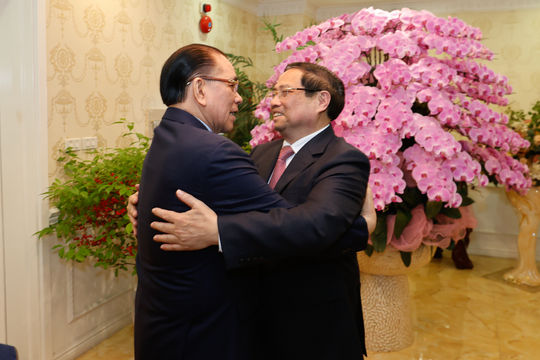 Thủ tướng Phạm Minh Chính thăm nguyên lãnh đạo Đảng, Nhà nước và dâng hương tưởng nhớ các đồng chí cố lãnh đạo