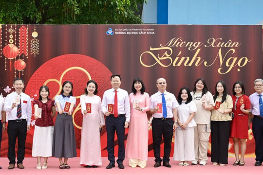 Khơi dậy tinh thần và nhiệt huyết cống hiến dịp đầu năm mới