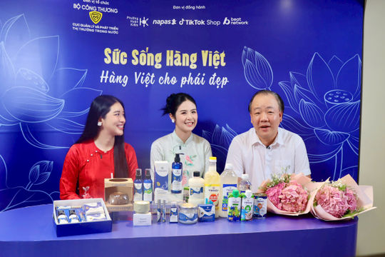 Cục trưởng trực tiếp livestream bán hàng, lan tỏa “Sức sống hàng Việt”