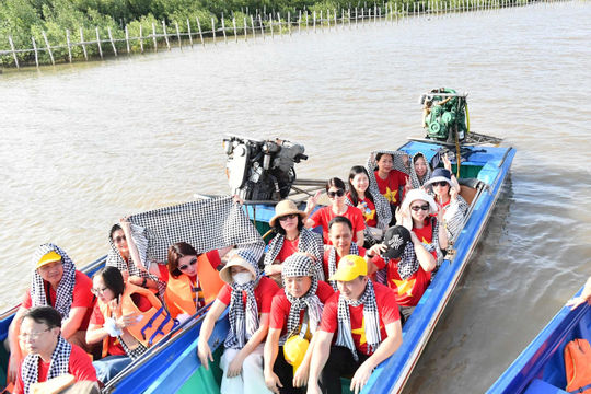 Xuôi dòng Cửu Long giang 