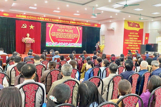 Phổ biến pháp luật về bầu cử cho đồng bào 5 xã vùng dân tộc thiểu số