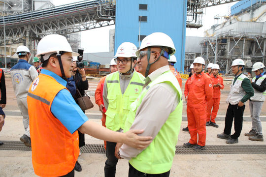 Chủ tịch Tổng Liên đoàn Lao động Việt Nam thăm, động viên người lao động tại Trung tâm Điện lực Quảng Trạch