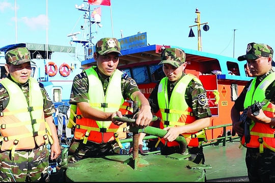 Xử lý nghiêm hành vi buôn lậu, vận chuyển trái phép xăng dầu qua biên giới