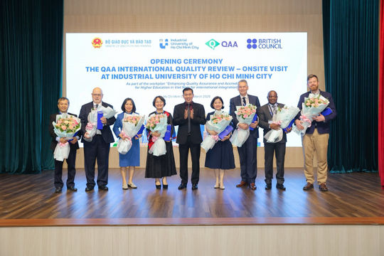 IUH đặt dấu mốc kiểm định theo tiêu chuẩn của Vương quốc Anh 