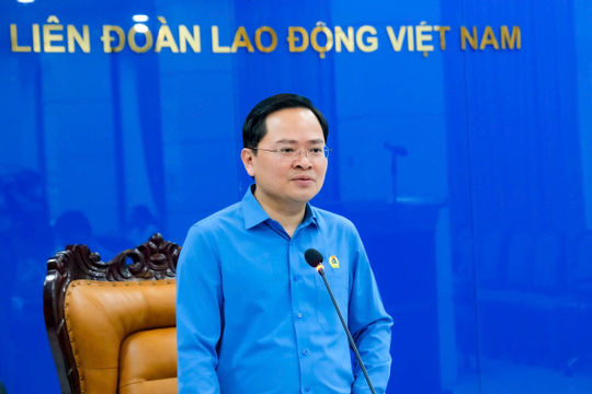 Xây dựng đội ngũ công nhân có bản lĩnh chính trị, tác phong công nghiệp và ý thức pháp luật