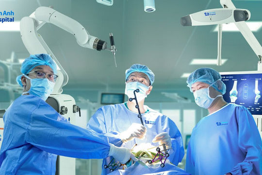 Việt Nam lần đầu có Robot AI thay khớp chủ động hoàn toàn