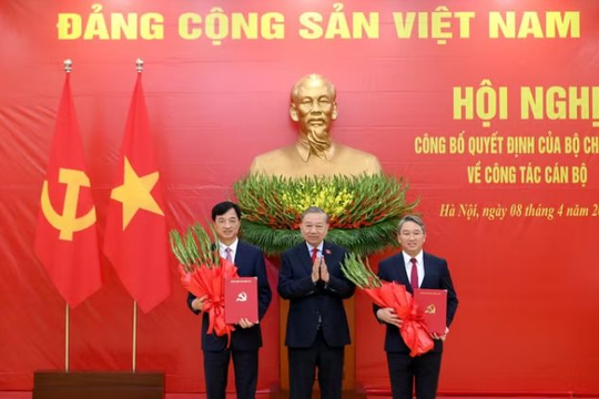 Trao các quyết định bổ nhiệm Trưởng Ban Tổ chức Trung ương, Chánh Văn phòng Trung ương Đảng