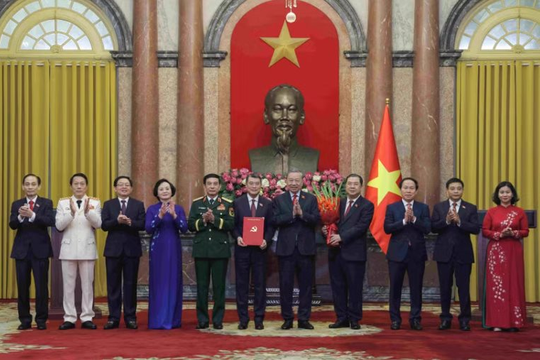 Tổng Bí thư, Chủ tịch nước Tô Lâm trao quyết định bổ nhiệm các thành viên Chính phủ nhiệm kỳ 2026-2031