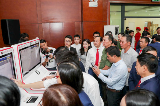 Agribank đồng hành cùng tỉnh Thanh Hoá triển khai mô hình Kiosk hành chính công thông minh 