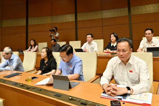 Cân nhắc việc đưa hợp đồng đặt cọc bất động sản vào diện phải công chứng