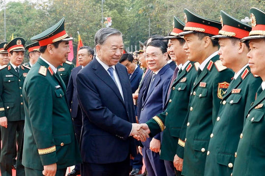 Xây dựng lực lượng vũ trang Quân khu 1 vững mạnh toàn diện, đáp ứng yêu cầu mới