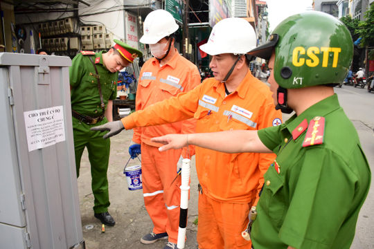 
Không chỉ bóc xóa, cần bắt đầu từ ý thức người dân