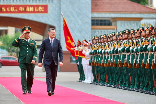 Thủ tướng nhấn mạnh 6 nhiệm vụ trọng tâm của Quân khu 4 