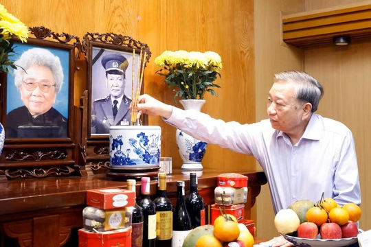 Tổng Bí thư, Chủ tịch nước Tô Lâm thắp hương tưởng niệm các đồng chí nguyên lãnh đạo Đảng, Nhà nước