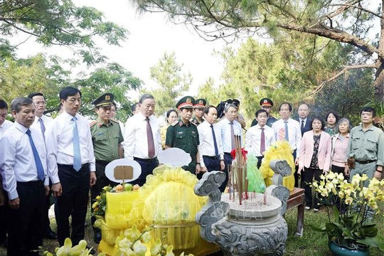 Tổng Bí thư, Chủ tịch nước Tô Lâm dâng hương tưởng niệm Đại tướng Võ Nguyên Giáp