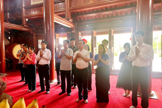 Văn phòng Kiểm toán nhà nước dâng hương tri ân tưởng nhớ các Anh hùng liệt sĩ
